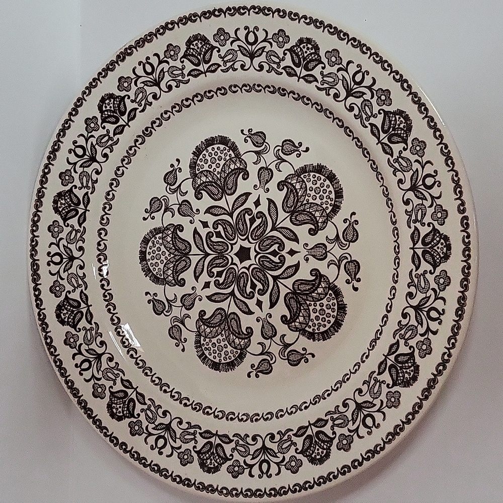 Wellesley By Royal 10 Inch Dinner Plate Brown Floral Design